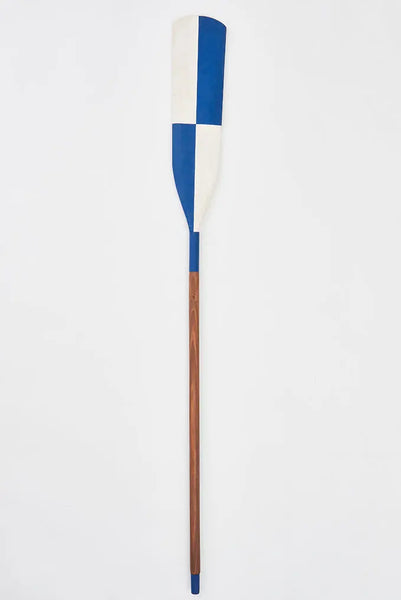 Batela Remo de Madera con Encanto Envejecido: Estilo Náutico en Azul y Blanco