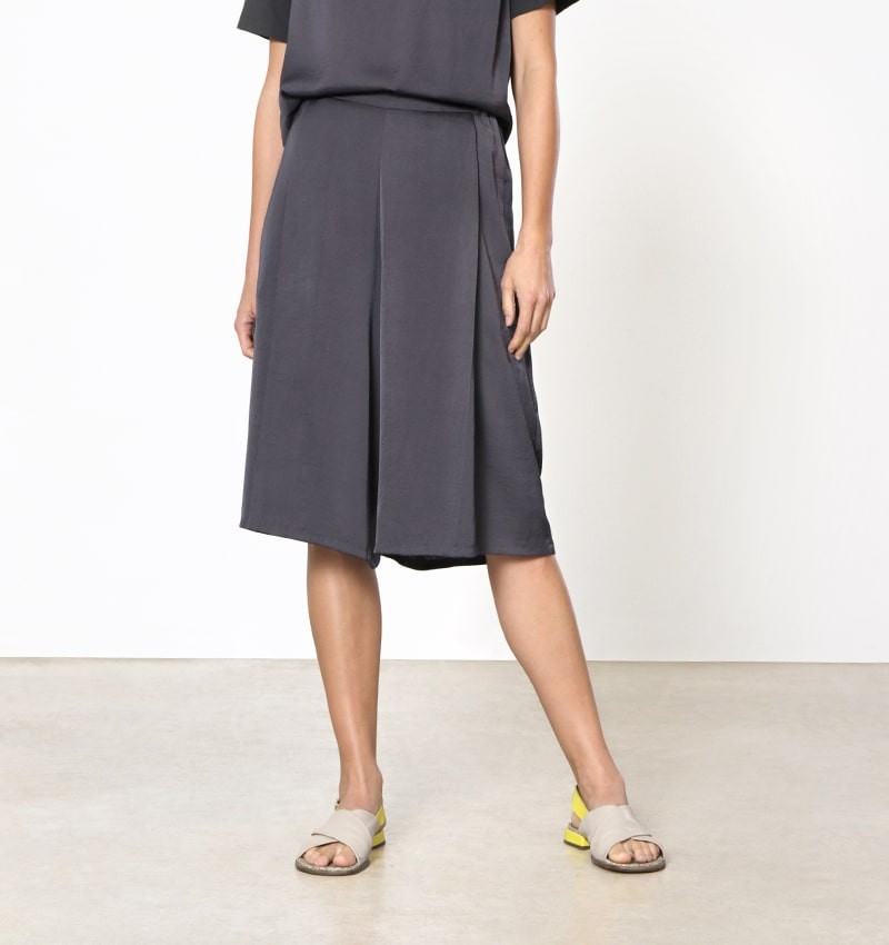 Chie mihara BERMUDAS PANDA GRIS En oferta