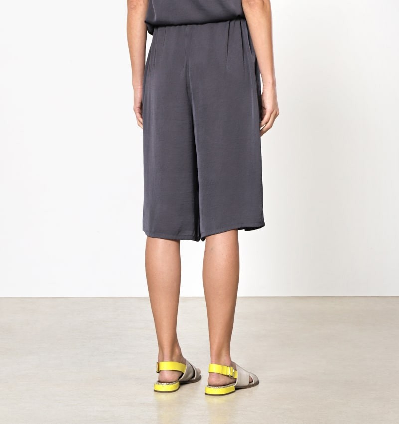 Chie mihara BERMUDAS PANDA GRIS En oferta