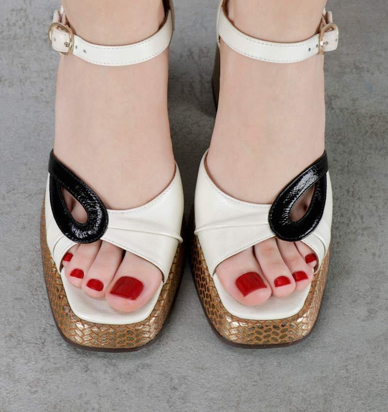 Chie mihara ZALE OFF-WHITE Devoluciones gratuitas
