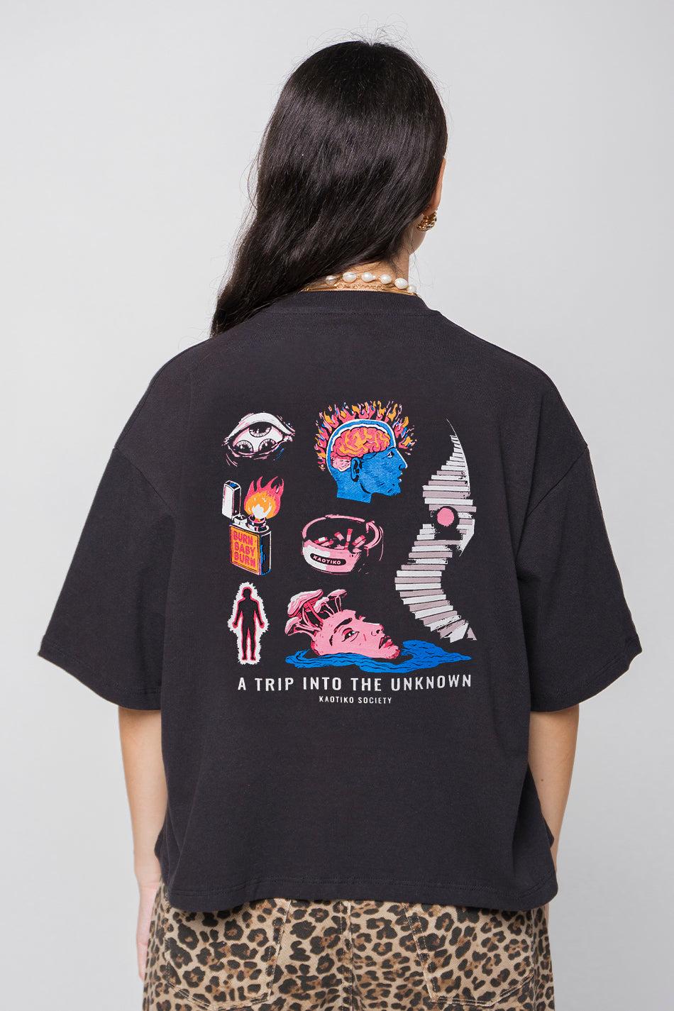 kaotiko Camiseta Unknown Trip Black Ahorra y exporta