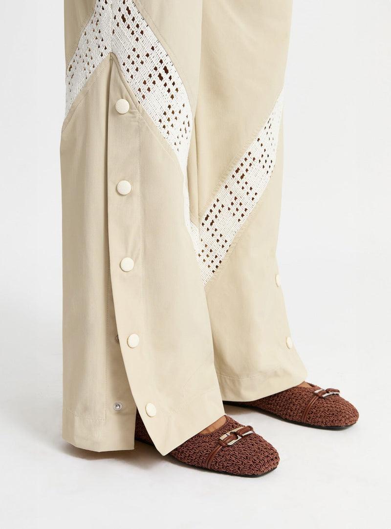 laagam ELLIE BEIGE RELAXED CUT-OUT PANTS Oferta especial