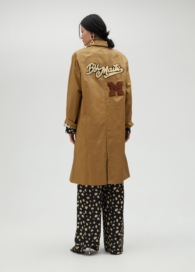 lola casademunt Trench color beige detalle parches COMPRAR AHORA