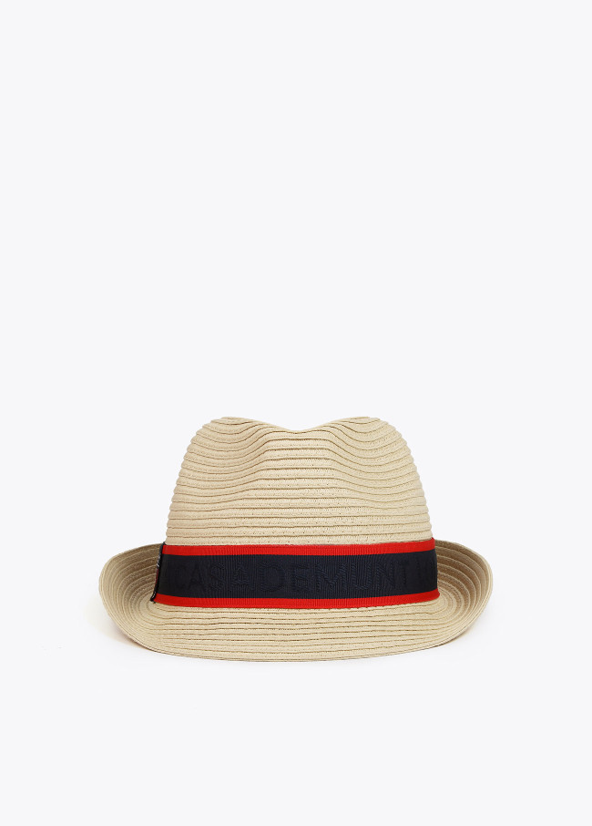 lola casademunt Gorro American Magic Ahorra y exporta