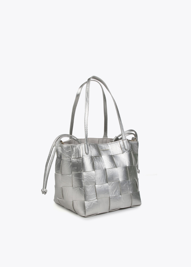 lola casademunt Bolso shopper trenzado con textura COMPRAR AHORA