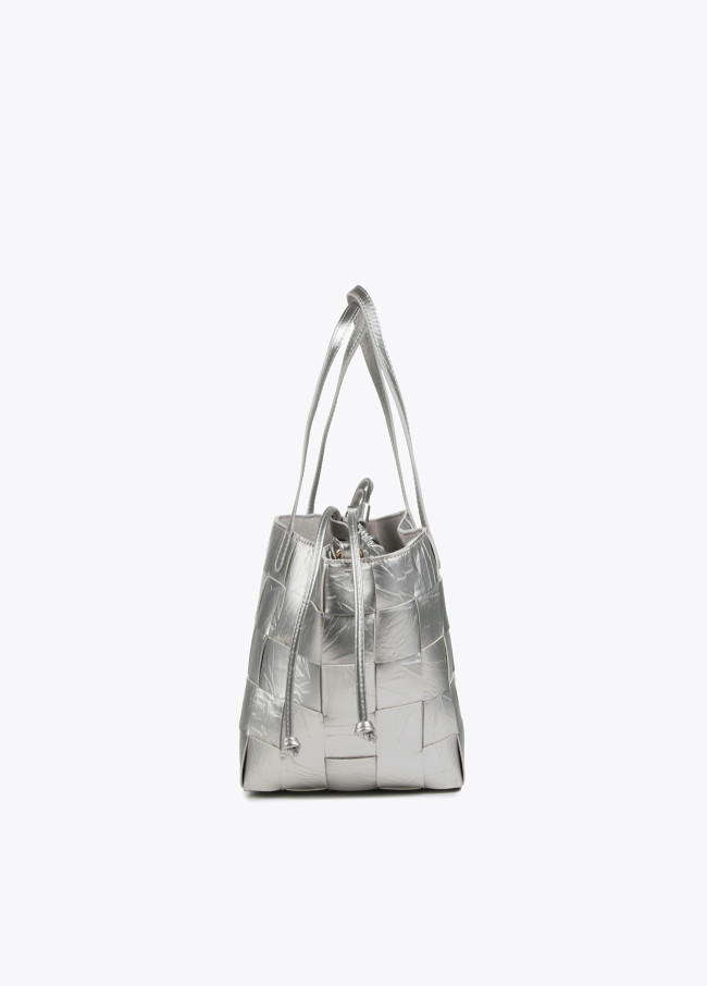 lola casademunt Bolso shopper trenzado con textura COMPRAR AHORA