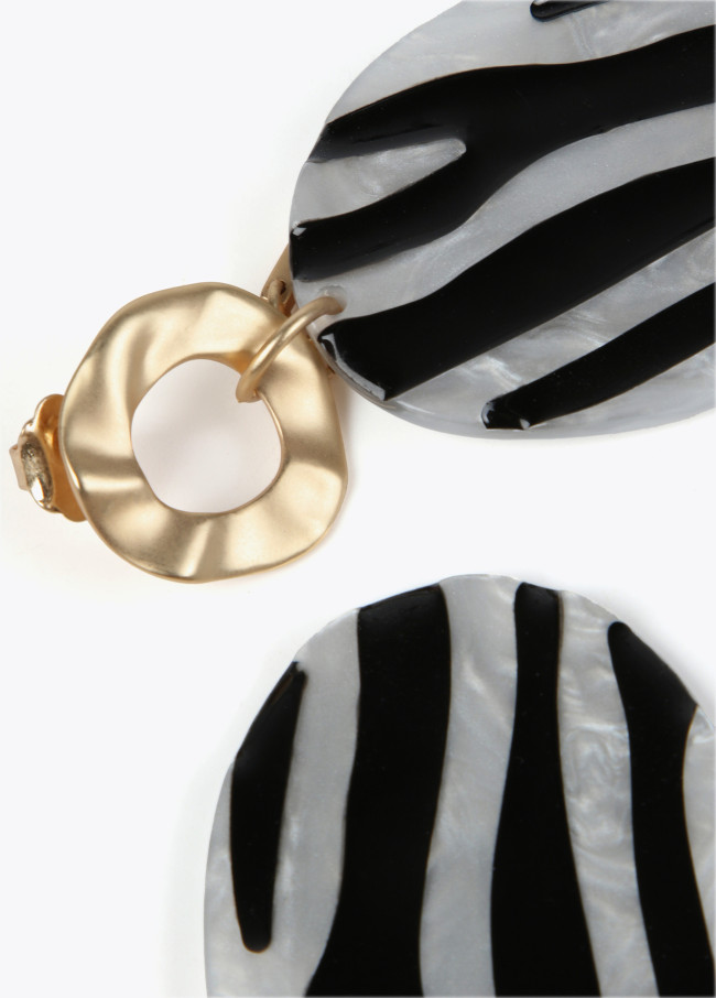 lola casademunt Pendientes efecto animal print zebra Oferta exclusiva