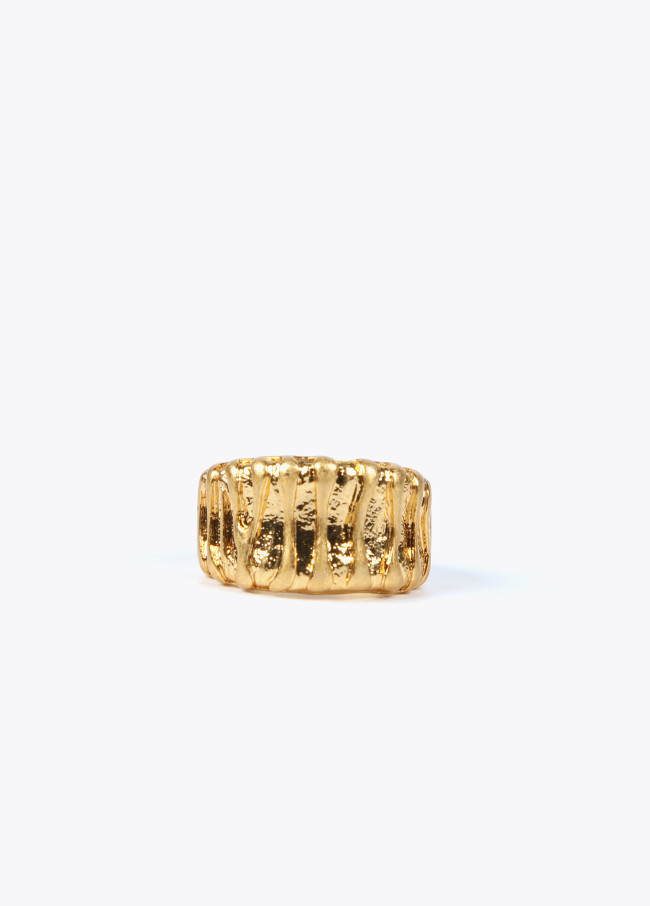 lola casademunt Anillo ondulado