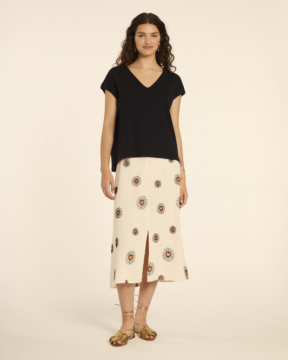 pepaloves CAMISETA AMPLIA CUELLO PICO NEGRA COMPRAR AHORA