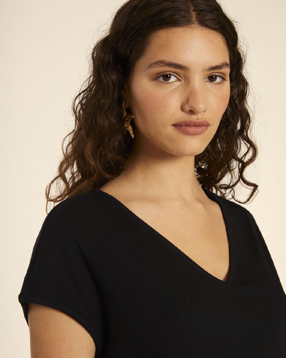 pepaloves CAMISETA AMPLIA CUELLO PICO NEGRA COMPRAR AHORA
