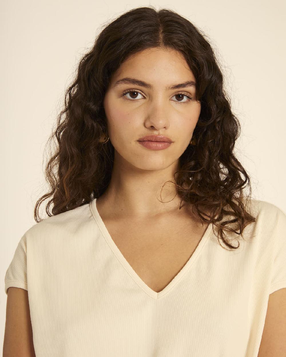 pepaloves CAMISETA AMPLIA CUELLO PICO CREMA Liquidación