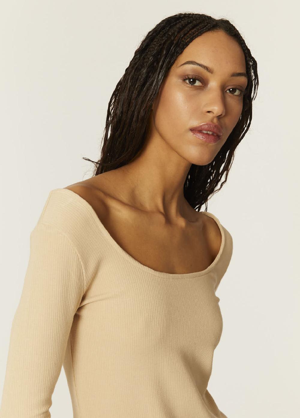 pepaloves TOP CANALE CUELLO U BEIGE Última moda