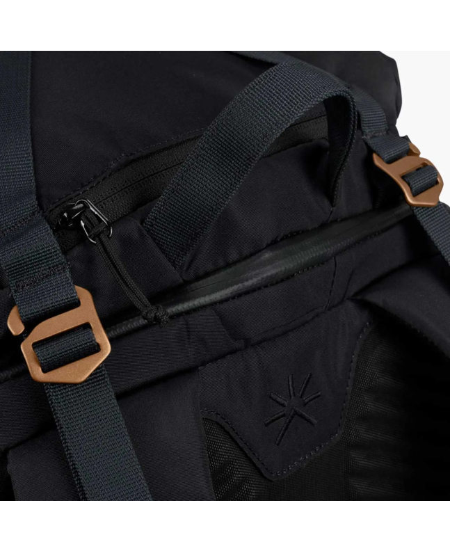 spezial madrid Tropicfeel Shelter Backpack 30L Core Black Devoluciones gratuitas