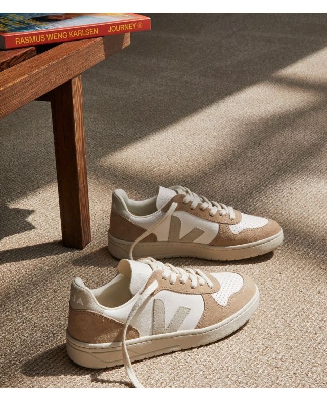 spezial madrid Veja V-10 Leather Sneaker White Natural & Sahara Promoción por tiempo limitado