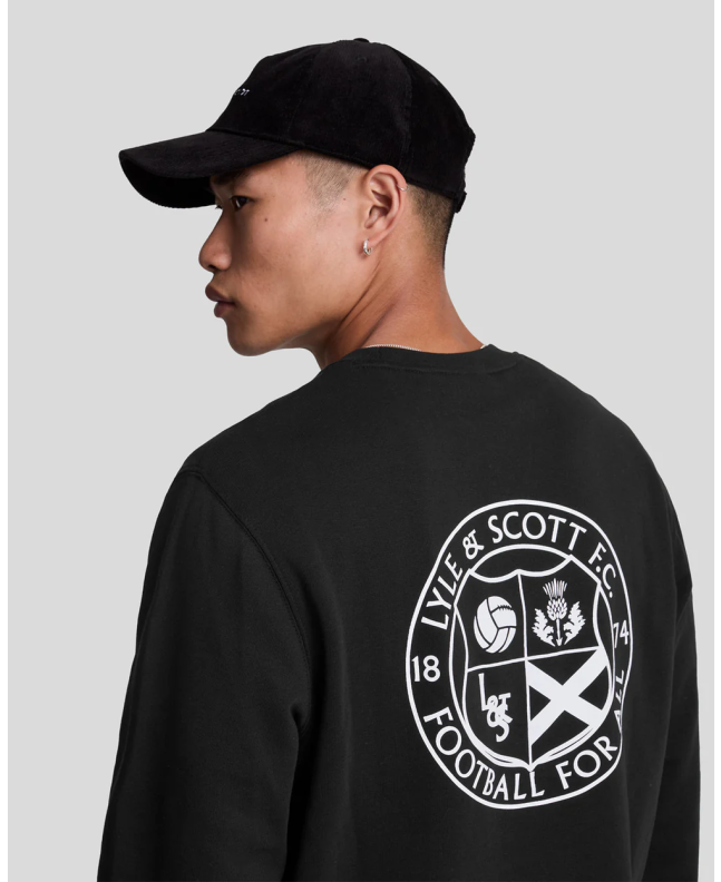 spezial madrid Lyle & Scott Football For All Graphic Crew Neck Sweatshirt Jet Black Limitado a 3 días