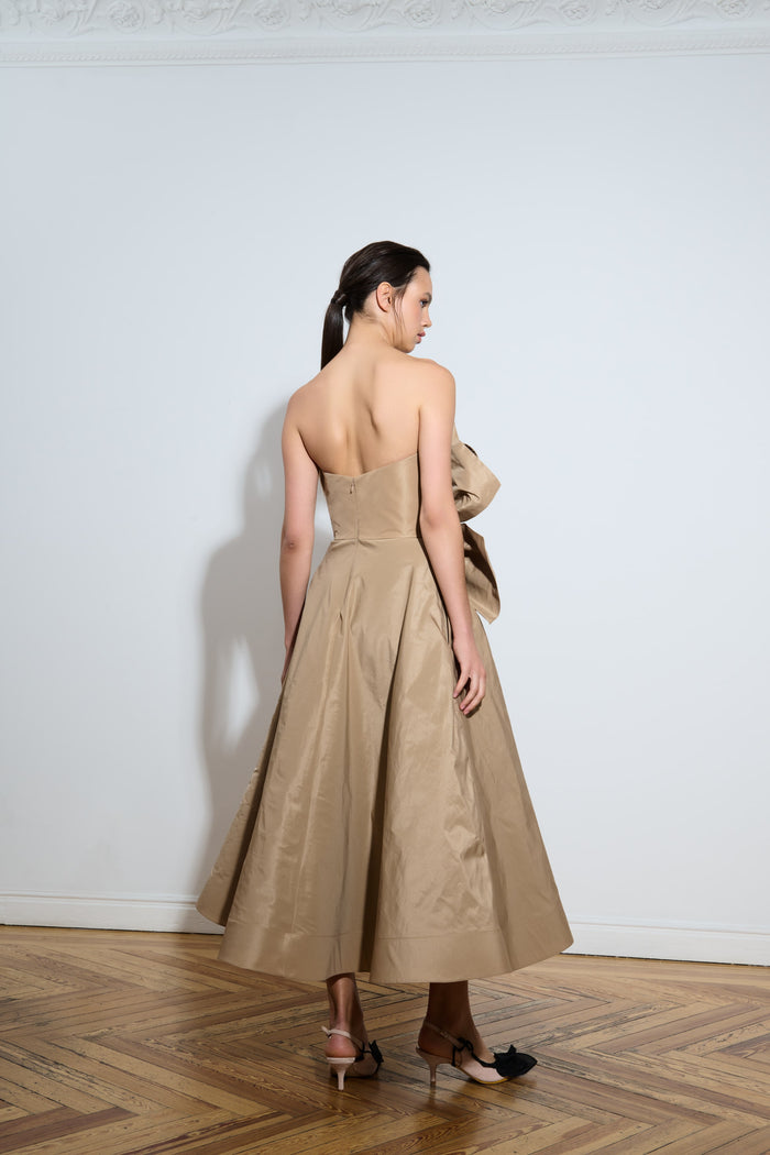 the 2nd skin co. Vestido midi palabra de honor con lazo Último día
