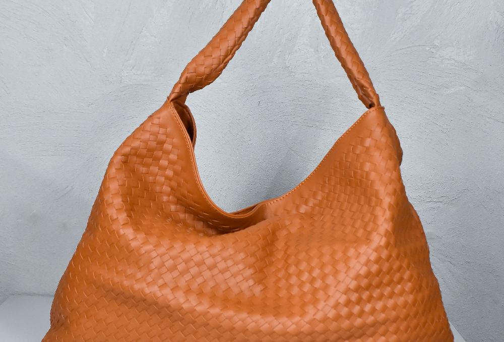 ﻿The New Black BOLSO CUERO VEGANO MAXI ENTRELAZADO CML