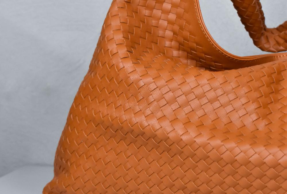 ﻿The New Black BOLSO CUERO VEGANO MAXI ENTRELAZADO CML Descuento