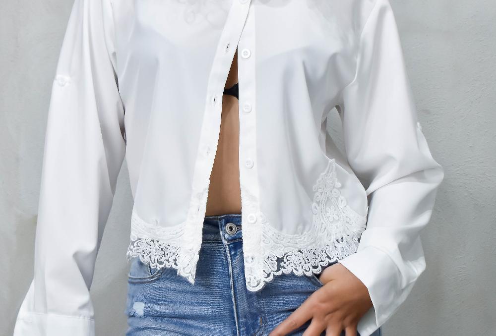 The New Black ML CROPPED WHITE CON ENCAJE INFERIOR Solo hoy
