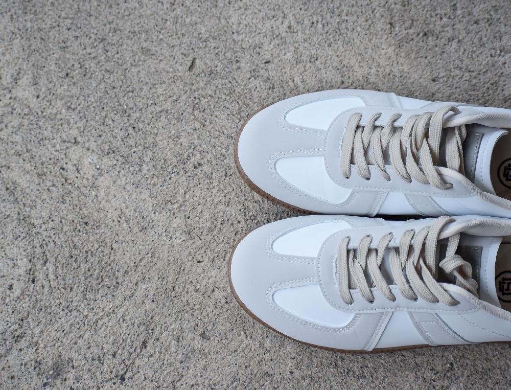 The New Black WHITE COURT SNEAKERS Libre de impuestos