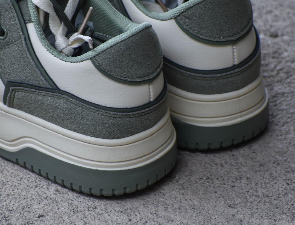 The New Black SNEAKY OLIVE Oferta exclusiva