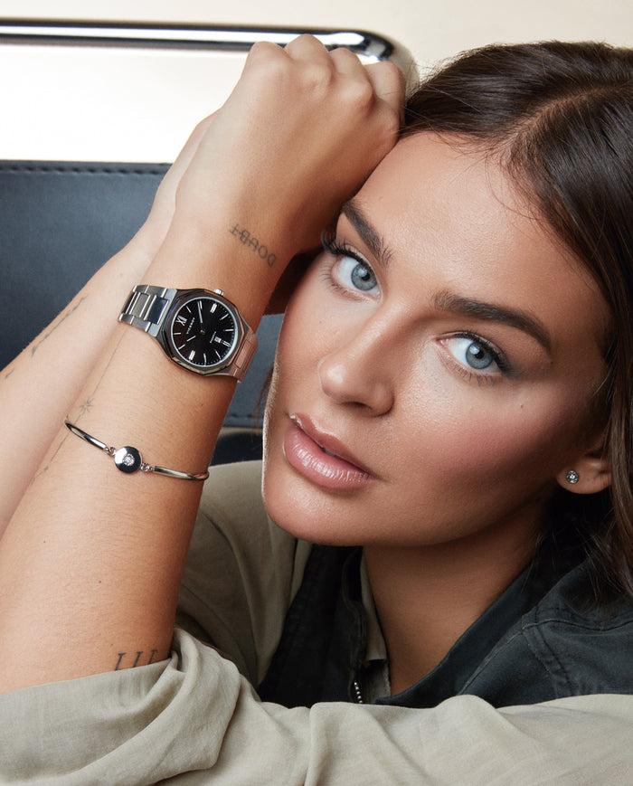 viceroy Reloj colección Laura Escanes caja de acero con doble bisel en acero e Ip negro con cristal zafiro 10 atm y brazalete de acero con movimiento cuarzo Descuentos del mes