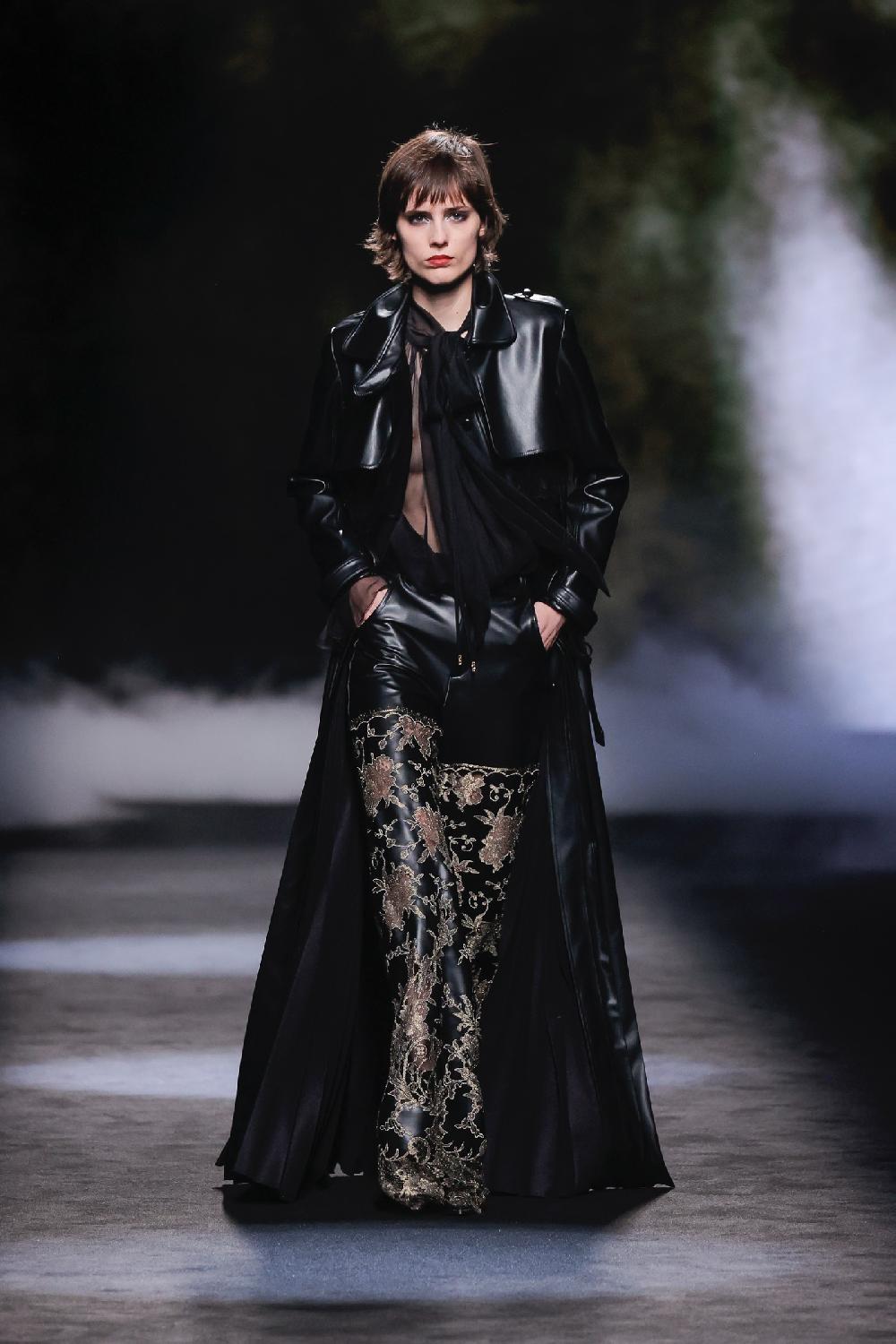 yolancris barcelona 26 – 22 Coat – 26 – 48 Blouse & 26 – 10 Pants