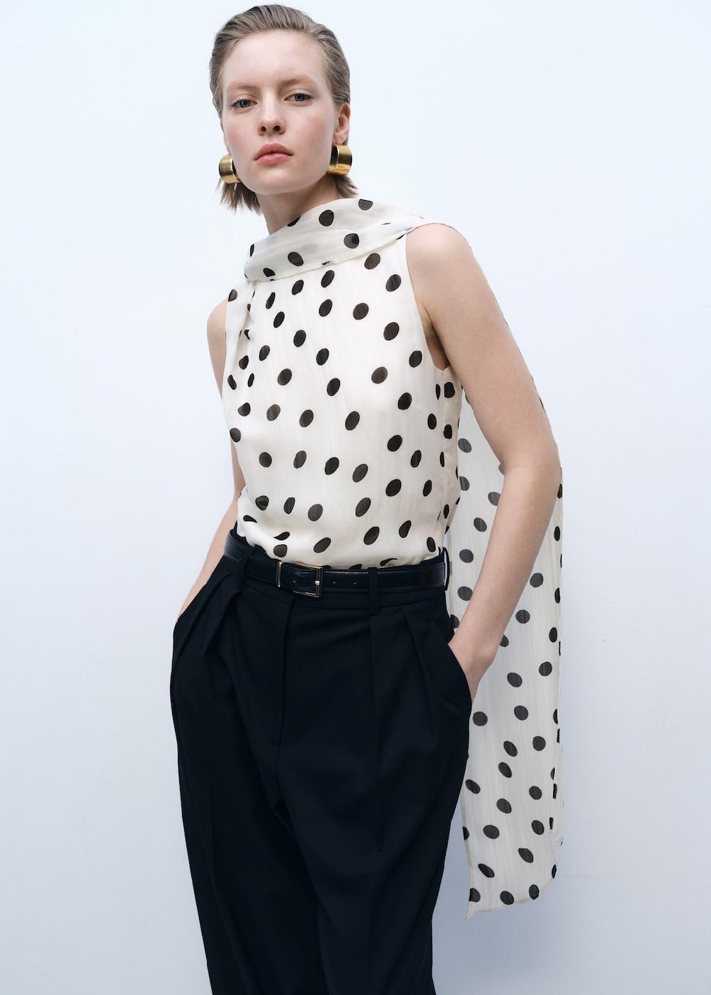 Mango Blusa topos cuello envolvente