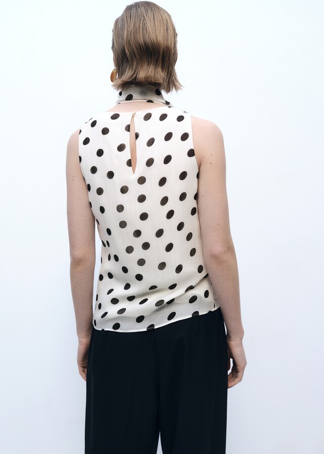 Mango Blusa topos cuello envolvente Mejor oferta