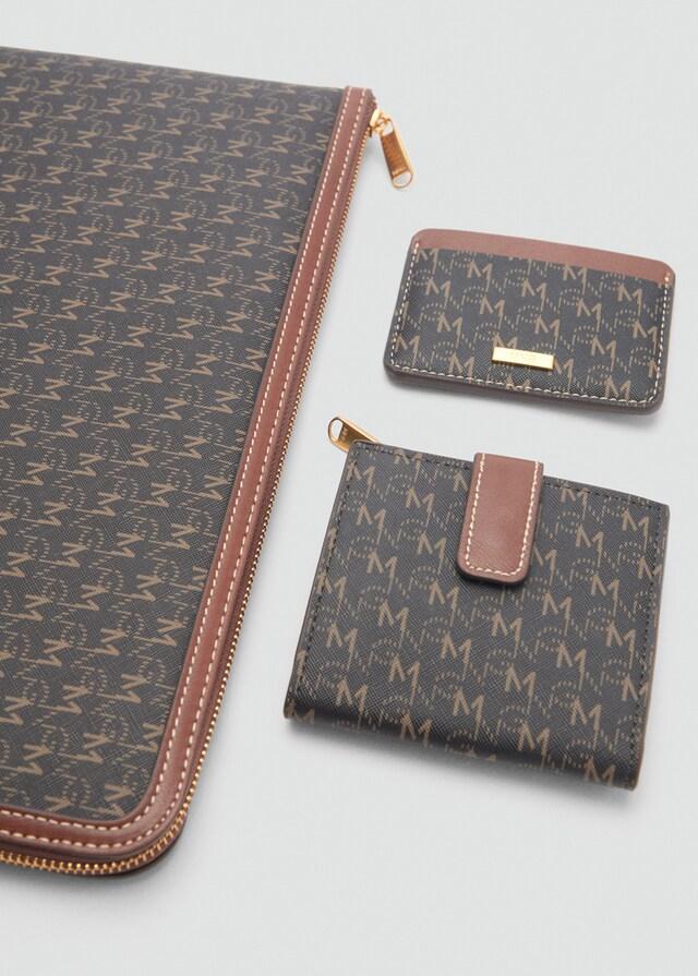 Mango Funda portátil estampado logo Gran oferta