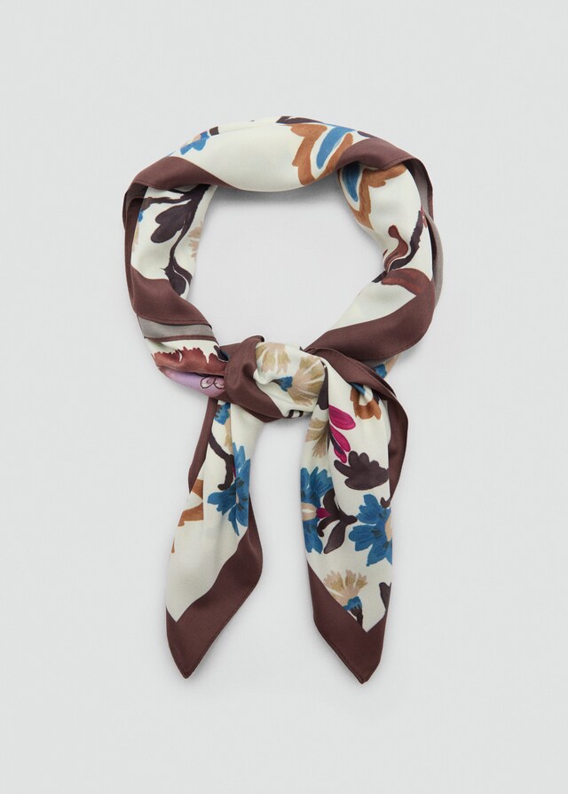 Mango Pañuelo satinado estampado Tienda