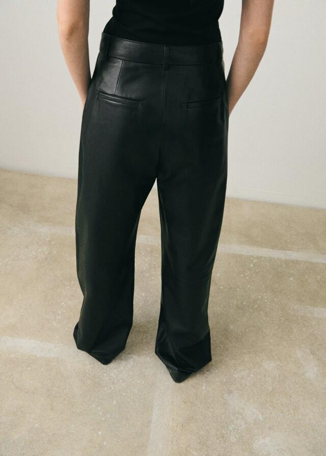 Mango Pantalón recto piel detalle pinzas Devoluciones gratuitas