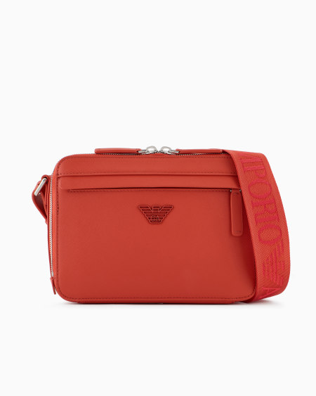 ﻿Armani Minifunda para cámara de piel saffiano regenerada con placa de águila ASV