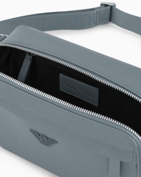 Armani Minifunda para cámara de piel saffiano regenerada con placa de águila ASV Envío gratis