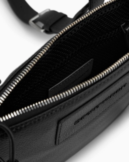 Armani Bandolera plana de piel abatanada Último día
