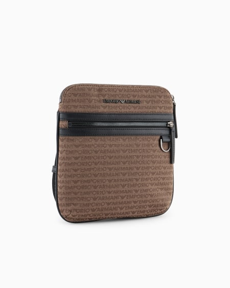 Armani Bolso bandolera plano en tejido jacquard con inscripción integral Solo queda un día