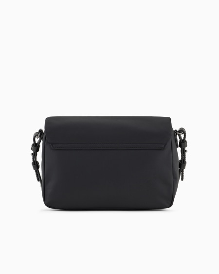 Armani Bolso bandolera con solapa de nailon reciclado ASV Liquidación