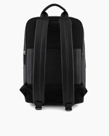 Armani Mochila de piel saffiano regenerada con placa de águila ASV En oferta