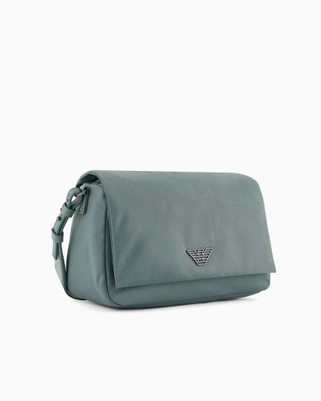 Armani Bolso bandolera con solapa de nailon reciclado ASV Última moda