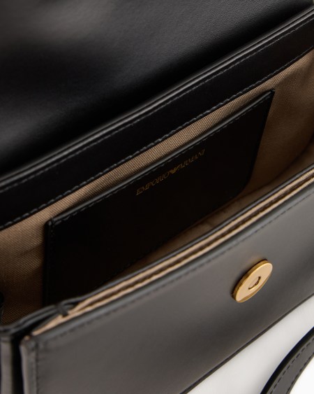 Armani Bolso de hombro de piel lisa con logotipo de águila de metal Limitado a 3 días