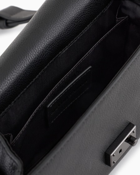 Armani Bolso bandolera de piel abatanada con solapa Limitado a 3 días