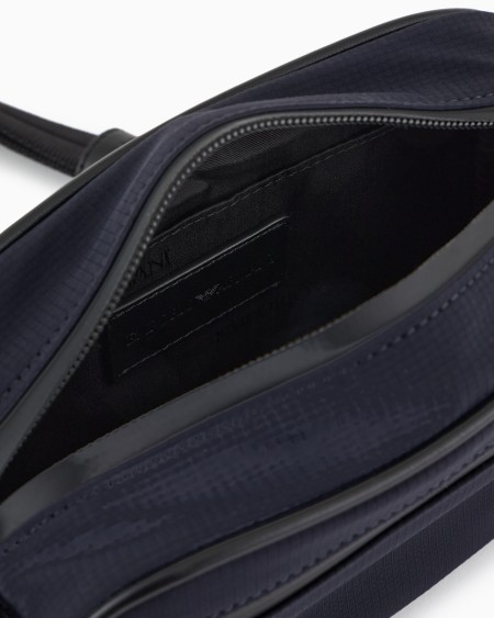 Armani Bolso de nailon para dispositivos electrónicos Travel Essential Última moda