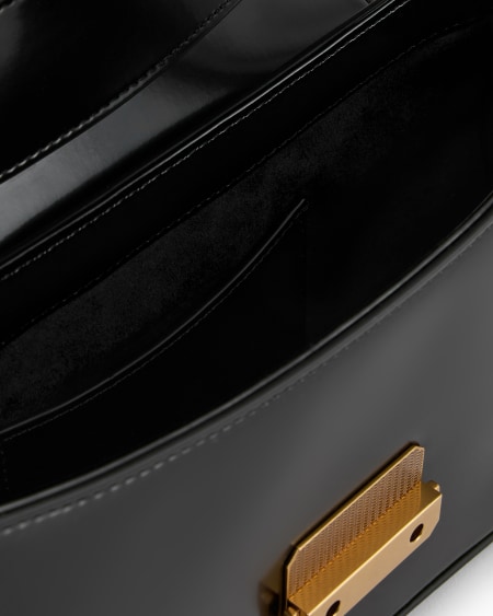 Armani Bolso de hombro baguette con acabado cepillado Ofertas de temporada
