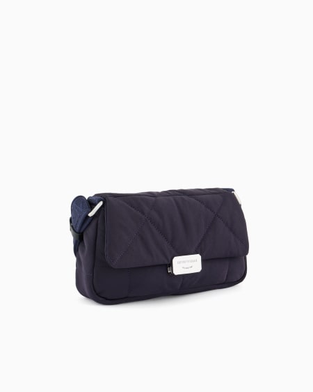 Armani Bolso de hombro baguette mediano en nailon acolchado Devoluciones gratuitas
