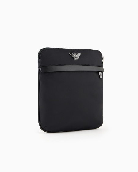 Armani Bandolera plana en nailon reciclado Armani Sustainability Values Precio ultrabajo