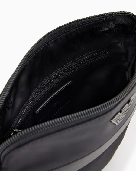 Armani Bandolera plana en nailon reciclado Armani Sustainability Values Precio ultrabajo