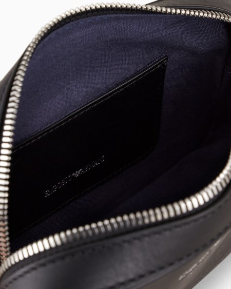 Armani Bolso bandolera tipo cámara en piel ecológica ASV Rebajas de fábrica