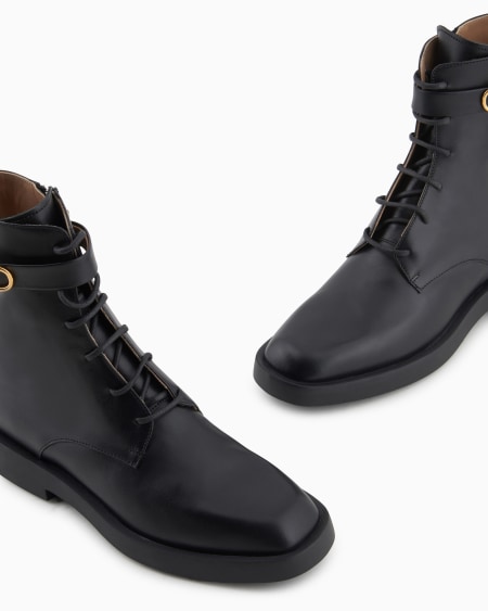 Armani Botín bajo de piel con cordones y correa con logotipo Icon Solo queda un día