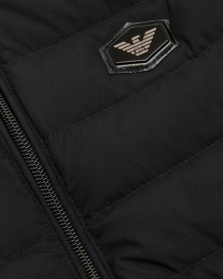 Armani Chaqueta de plumas en nailon acolchado con pluma reciclada ASV Outlet online