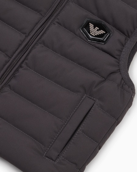 Armani Chaleco de plumas de nailon acolchado con plumas recicladas En oferta